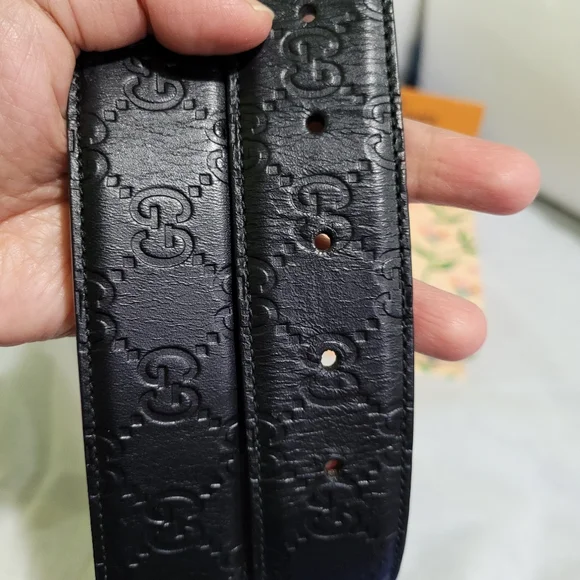 Gucci Black Leather Belt with Gold Buckle - Picture 3 of 10